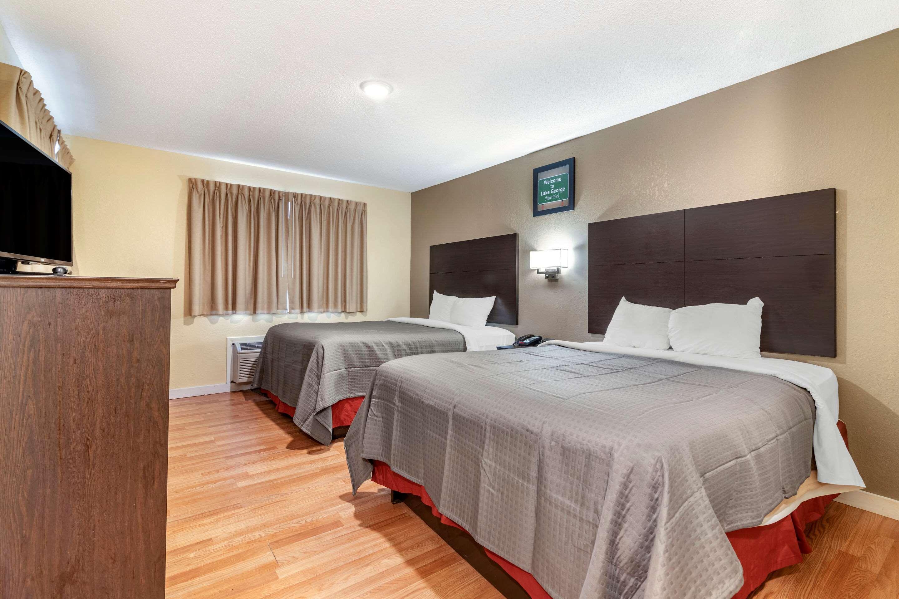 Rodeway Inn Lake George Outlets Экстерьер фото