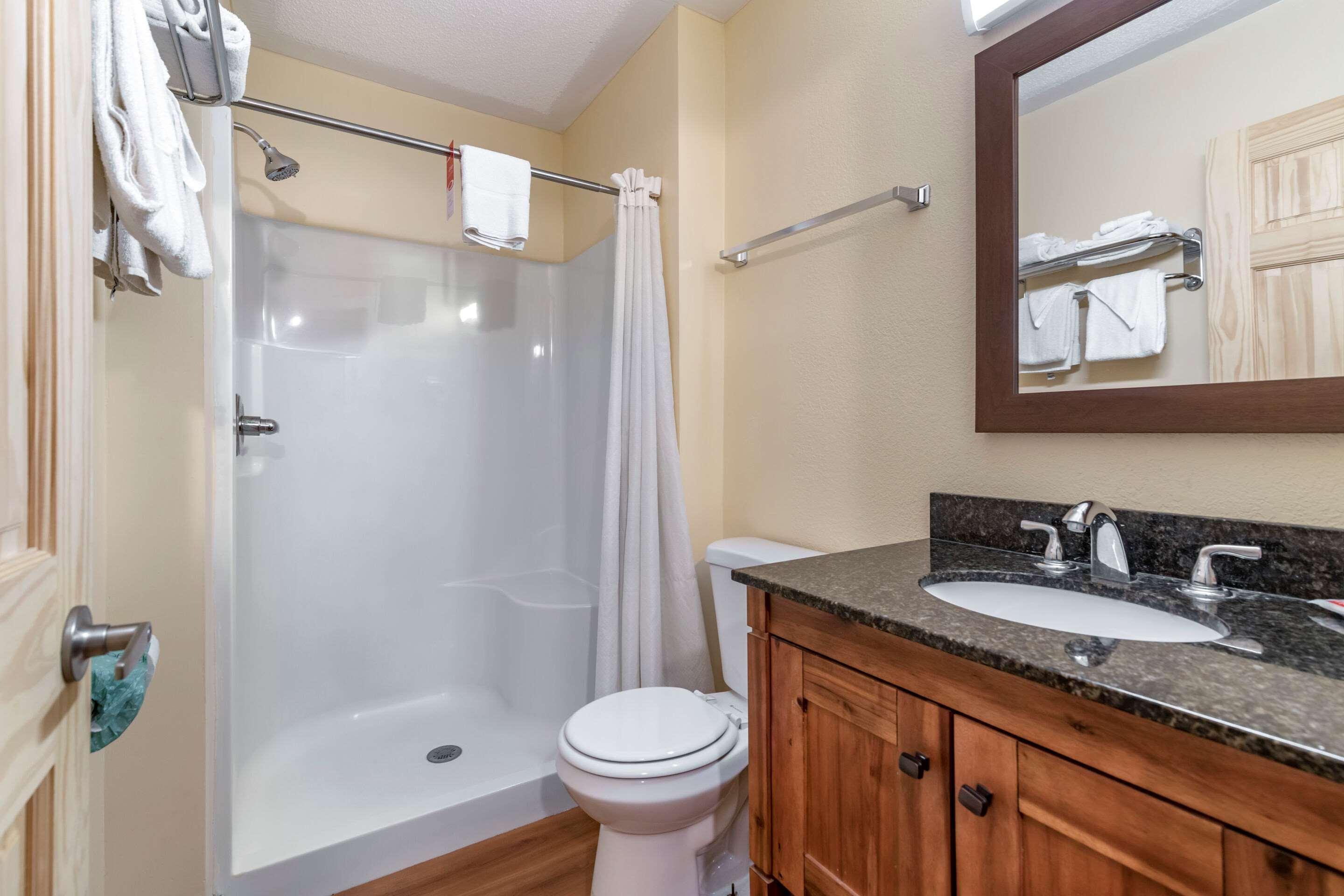 Rodeway Inn Lake George Outlets Экстерьер фото