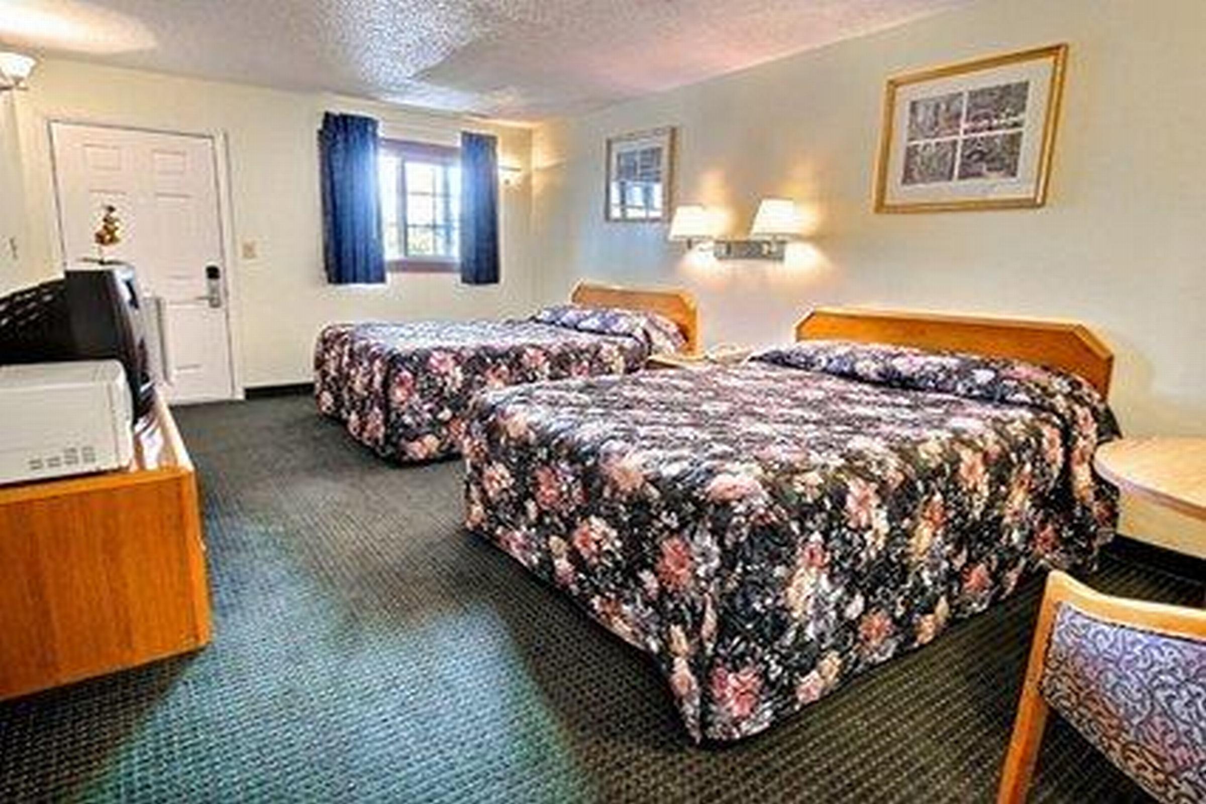 Rodeway Inn Lake George Outlets Экстерьер фото