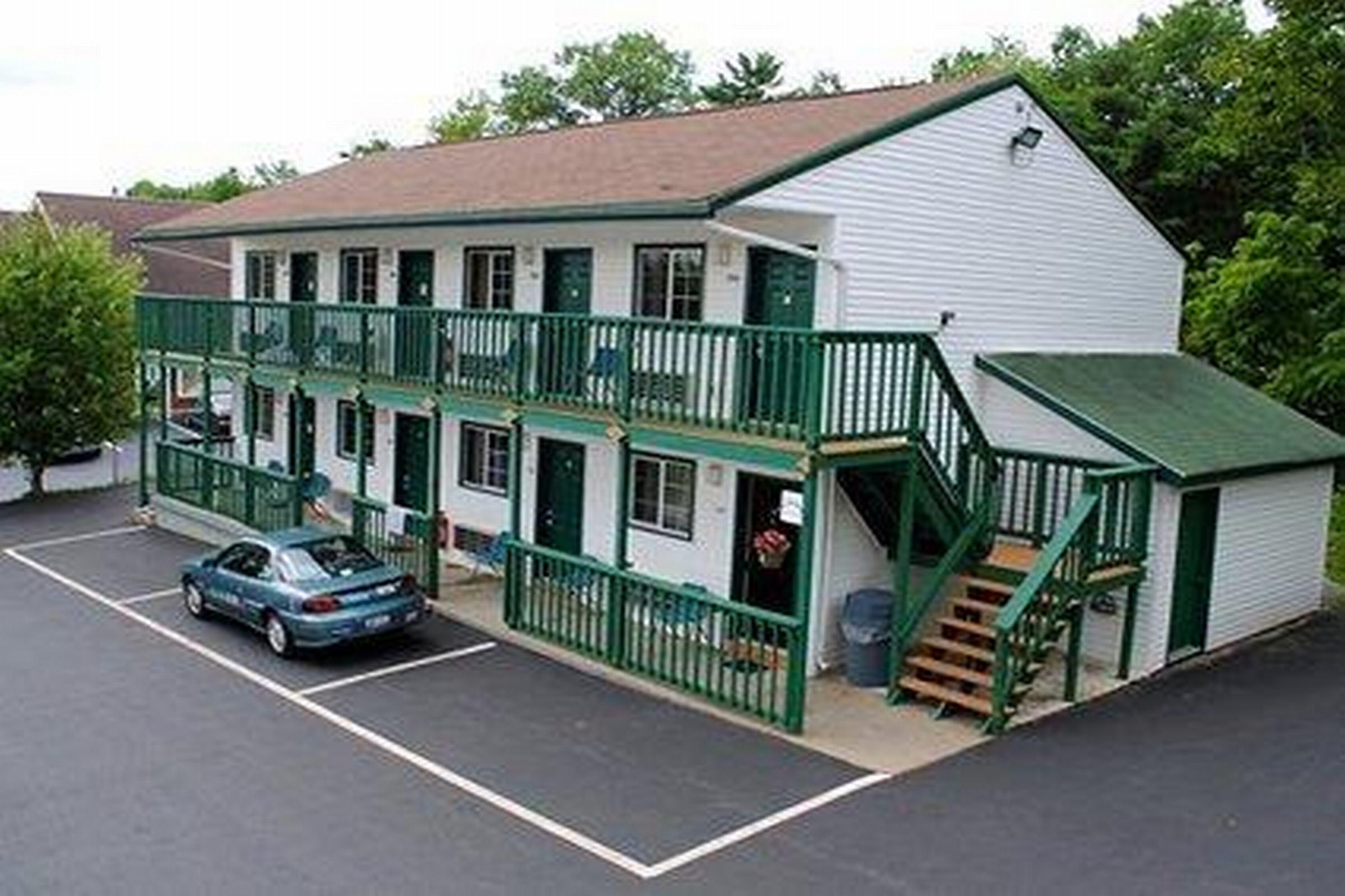 Rodeway Inn Lake George Outlets Экстерьер фото