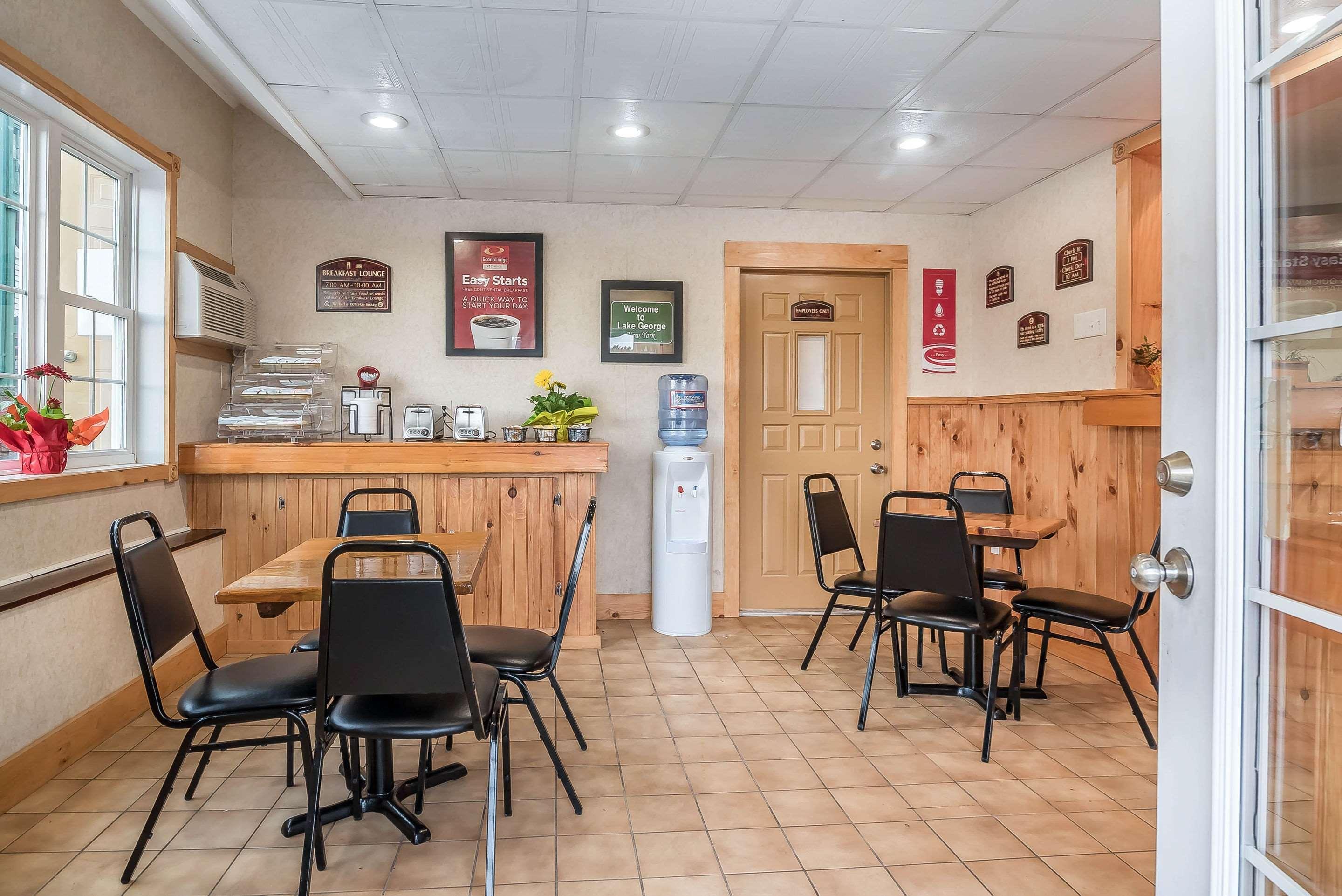 Rodeway Inn Lake George Outlets Экстерьер фото