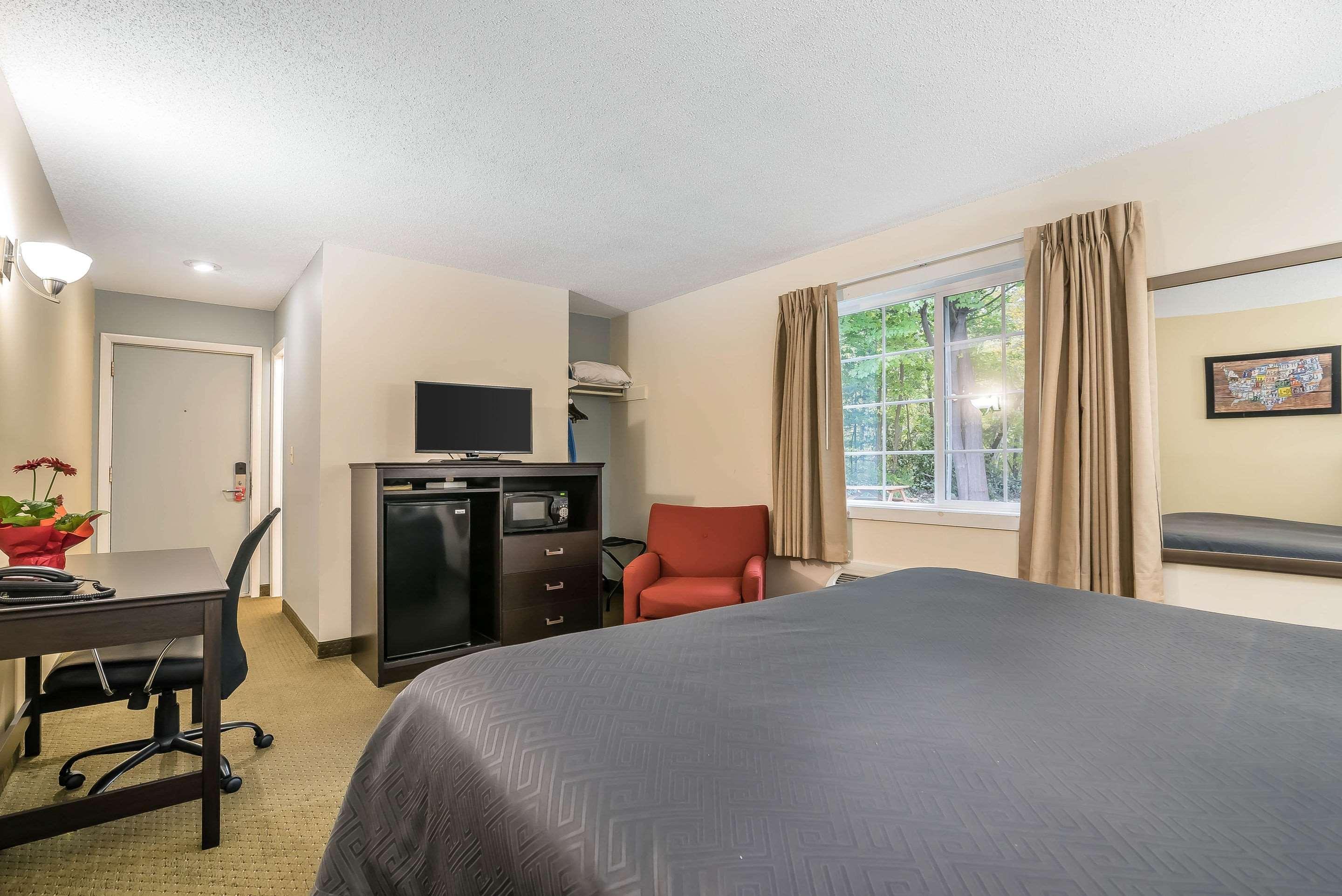 Rodeway Inn Lake George Outlets Экстерьер фото