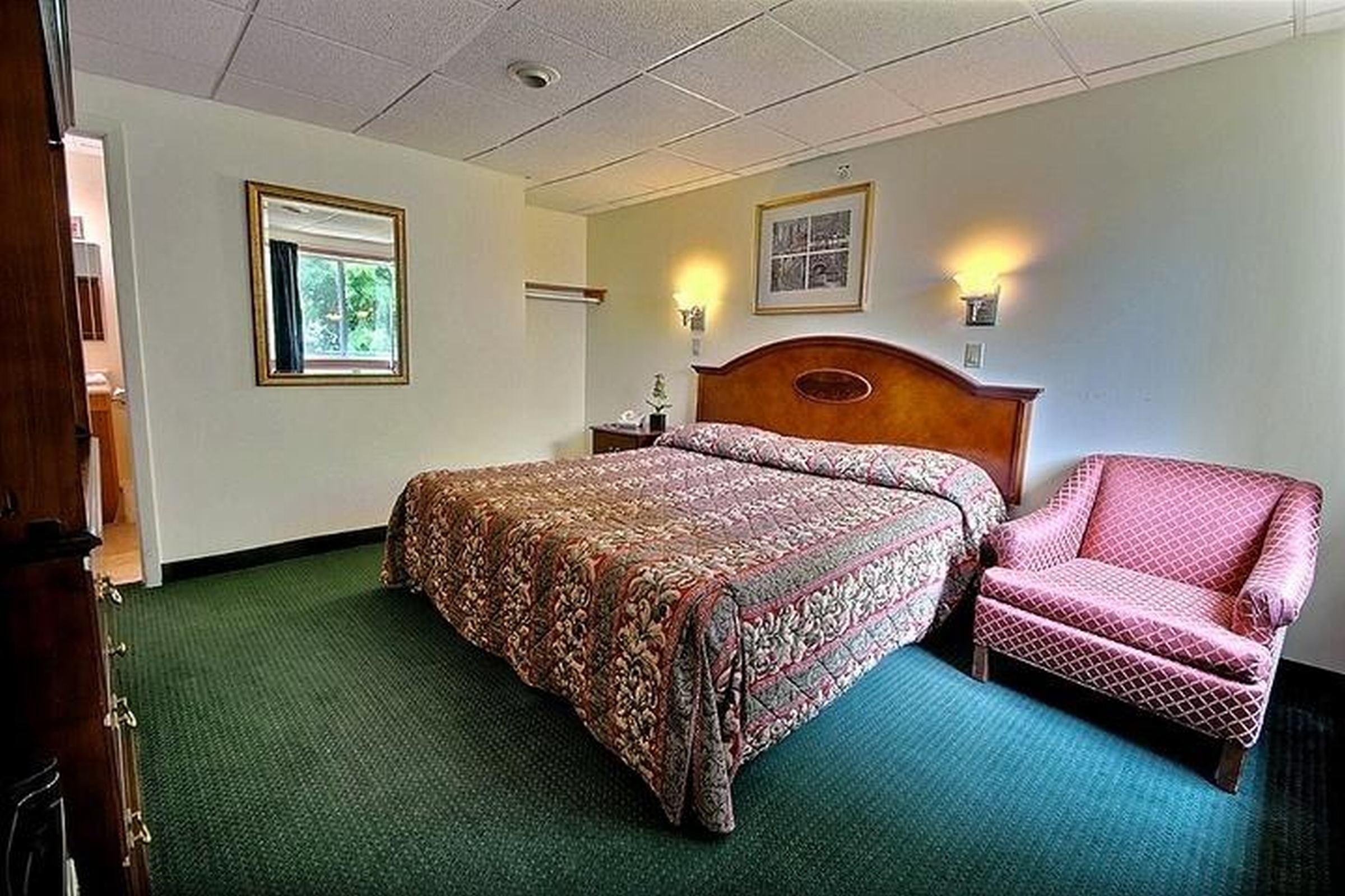 Rodeway Inn Lake George Outlets Экстерьер фото