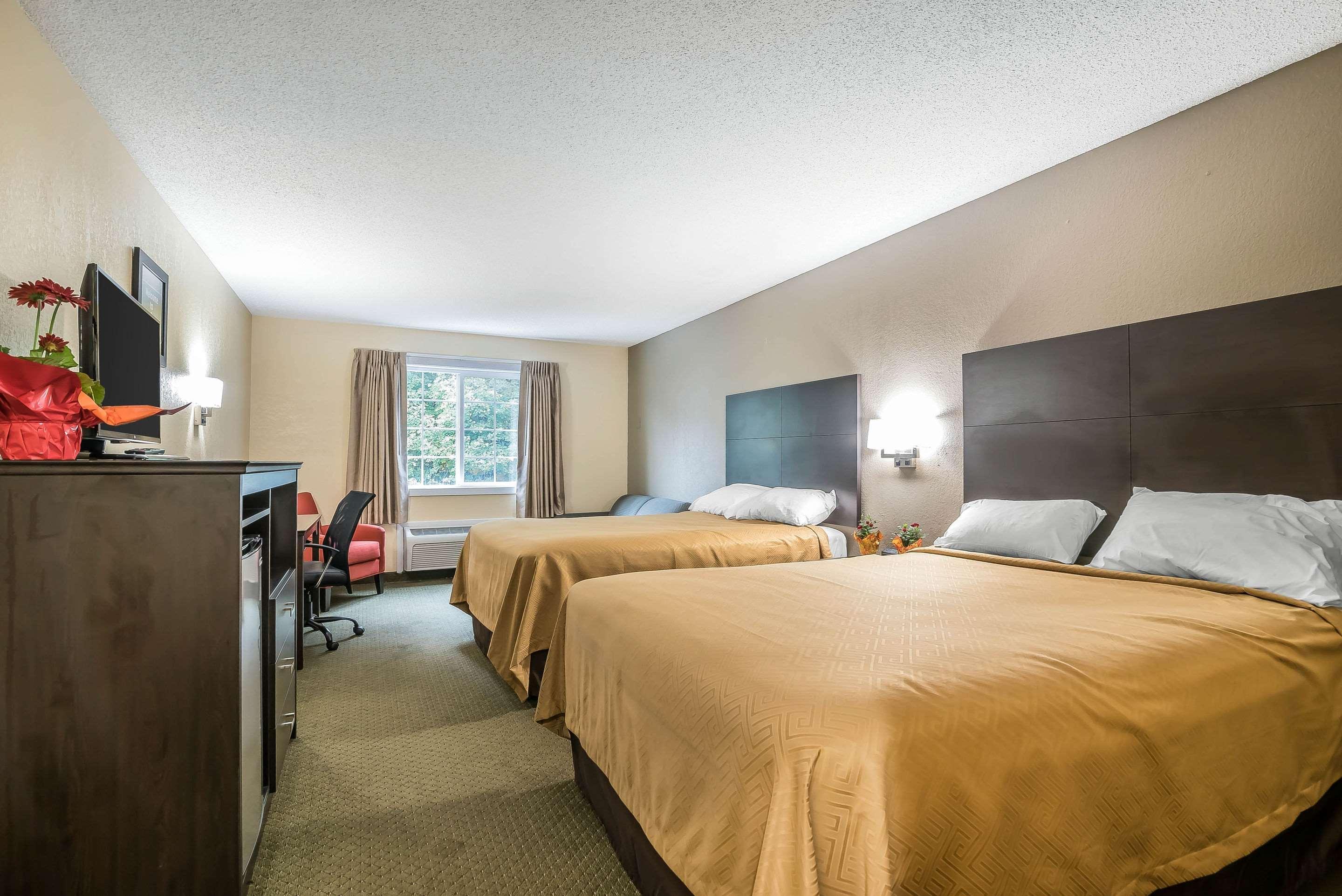 Rodeway Inn Lake George Outlets Экстерьер фото