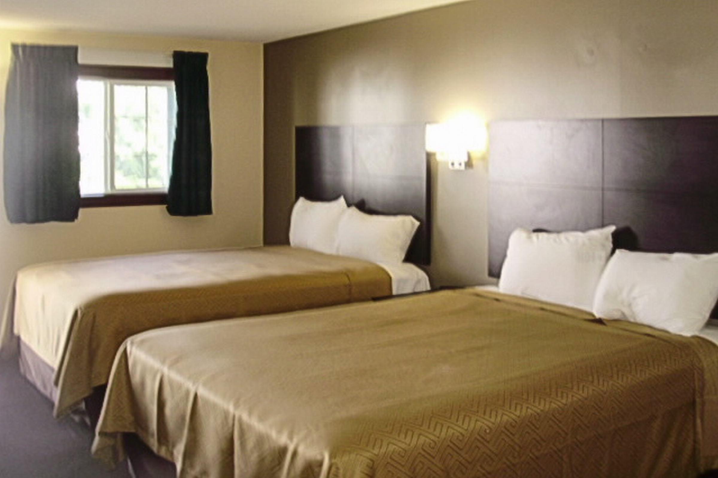 Rodeway Inn Lake George Outlets Экстерьер фото